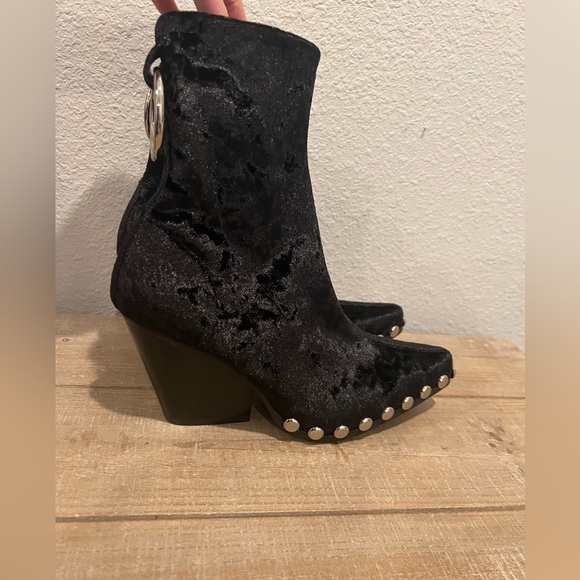 Jeffrey Campbell Walton Black Crushed Velvet Bootie Studded Size 5  NWOT - Picture 2 of 9